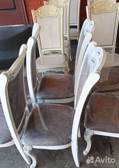 Стол со стульями