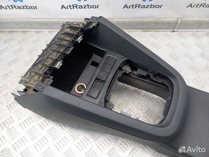 Подлокотник с консолью Volkswagen Jetta 6 1.4 CAX