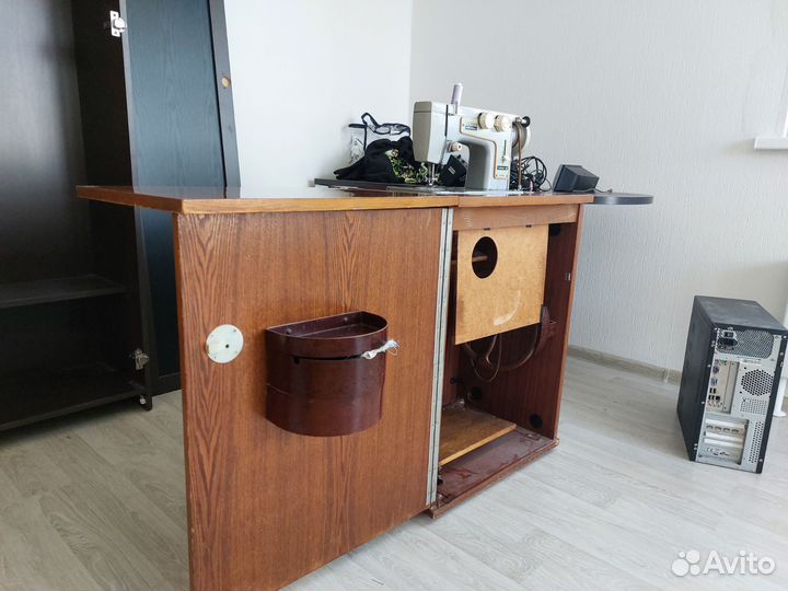 Швейная машинка Чайка