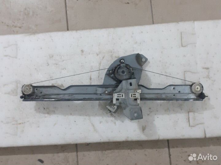 Стеклоподъемник передний правый Renault Sandero 1
