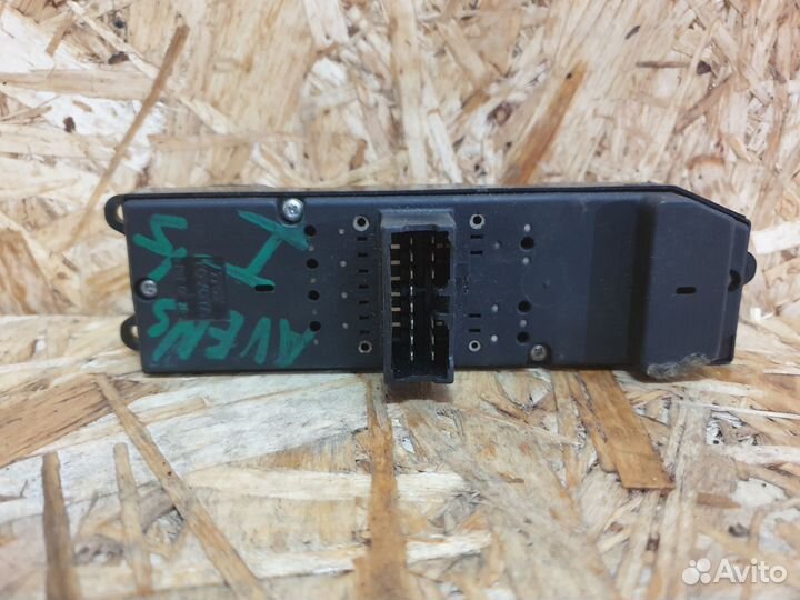 Блок управления стеклоподъемниками Toyota Avensis1