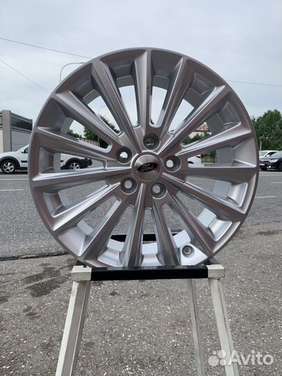 Форд Фокус титаниум R17