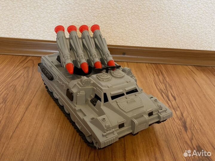 Игрушечный танк