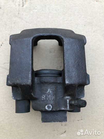 Суппорт задний левый бмв Е34