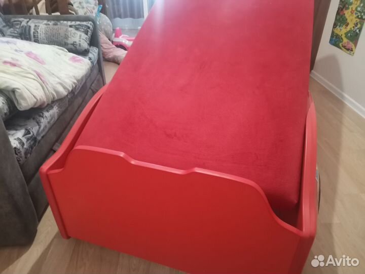 Детская кровать машина
