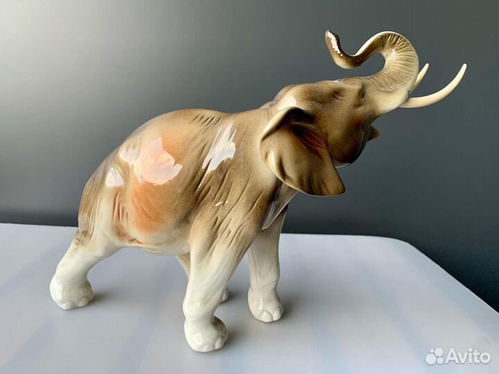 Статуэтка Слон 31/21 Royal Dux
