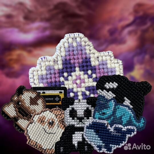 Брелки, значки крестиком на заказ