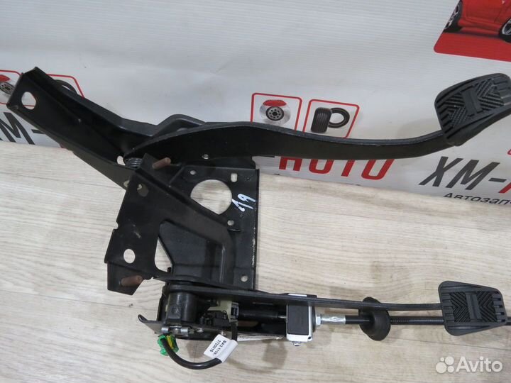 Педаль сцепления тормоза в сборе LADA Priora