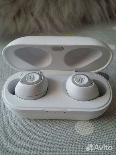 Беспроводные наушники jbl