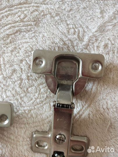 Петли для шкафчиков