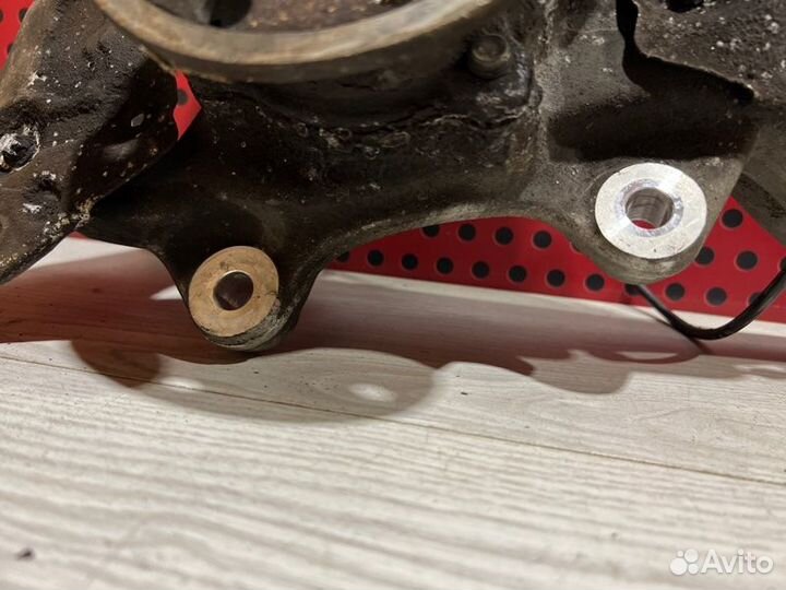 Кулак поворотный левый Mercedes-Benz C-Class W205