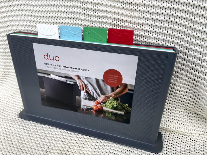 Набор из 4-х разделочных досок с подставкой новый