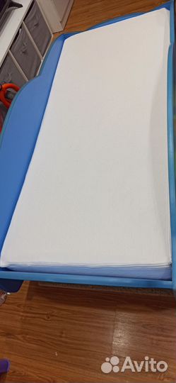 Детская кровать машинка