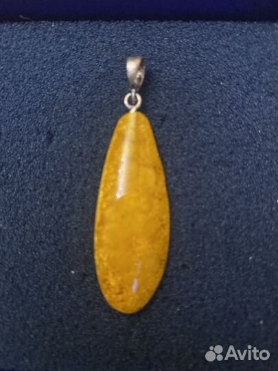 Кулон с янтарем