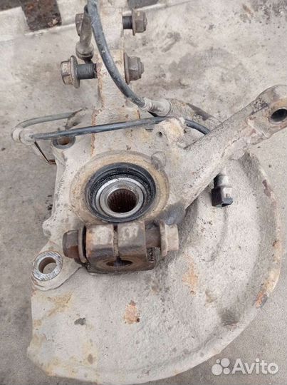Поворотный кулак на mitsubishi carisma