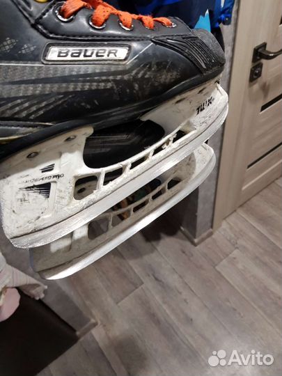 Хоккейные коньки bauer