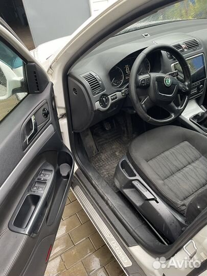 Skoda Octavia 1.6 МТ, 2011, 206 000 км