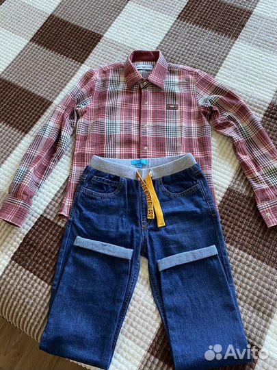 Рубашка и джинсы