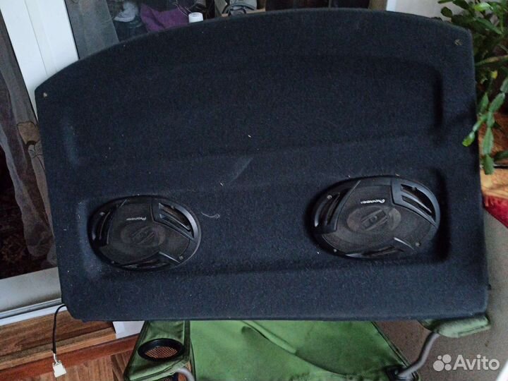 Продаю полку от шкода октавия 2008 г с колонками