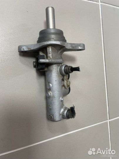 Цилиндр тормозной главный Skoda Rapid 2