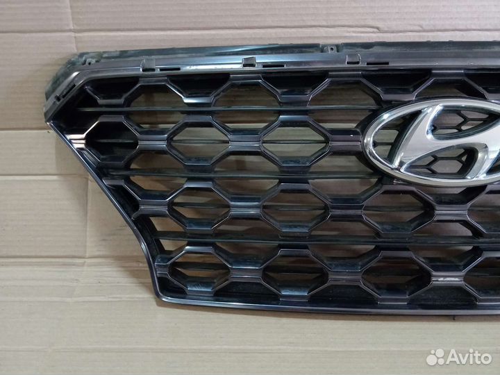 Решетка радиатора Hyundai Santa Fe 4