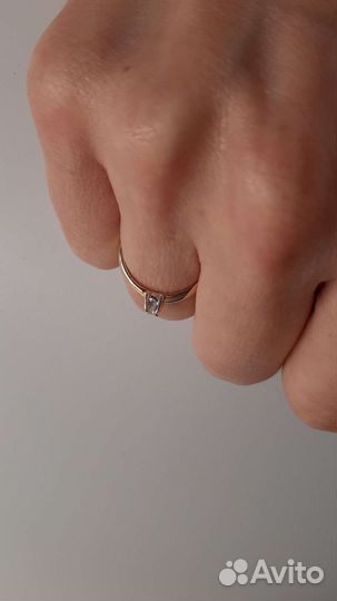 Золотое кольцо с брильянтом