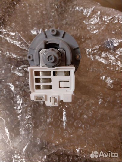 Помпа на 3 винтах, универсальная, нового образца