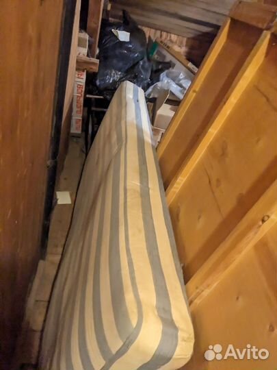 Матрас на деревянной основе