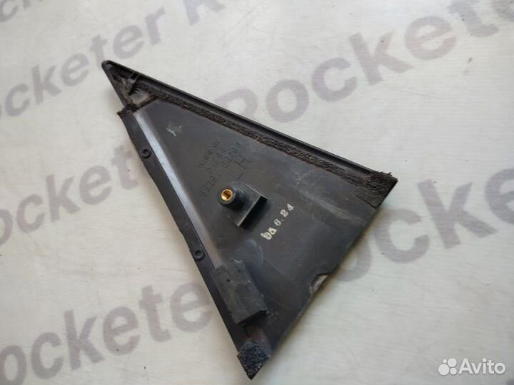 Уголок двери задний левый Nissan Fuga 2006