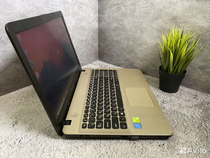 Игровой ноутбук asus 4 ядра/2 видеокарты/SSD