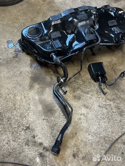 Бензобак Toyota Mark X X120 4GR-FSE 2008