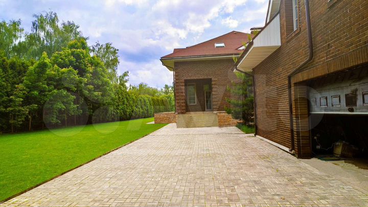 Дом 610 м² на участке 23 сот.