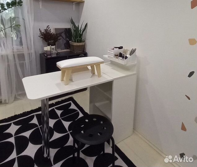 Маникюрный стол новый В наличии