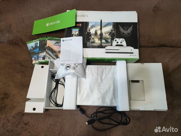 Xbox One S 1tb + игры