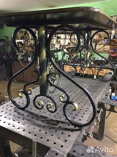 Кованый стол, большой, для сада и дачи