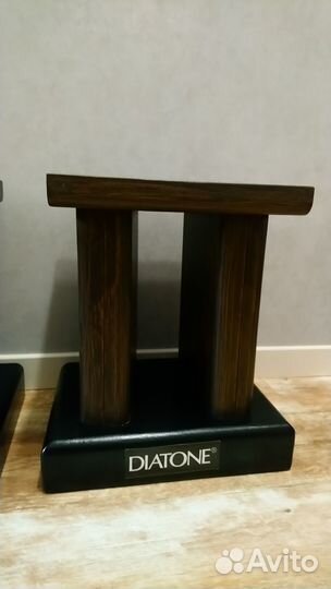 Подставки под акустику