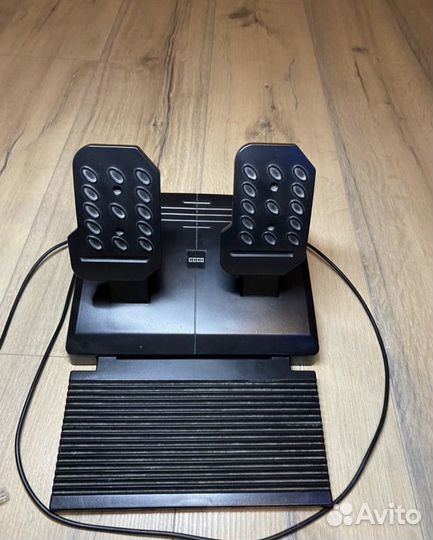 Игровой руль с педалями