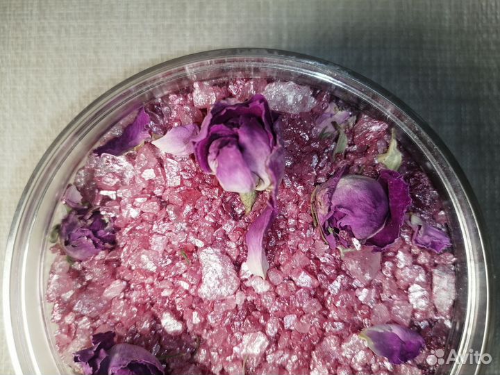 Морская соль для ванны с шиммером и бутонами роз