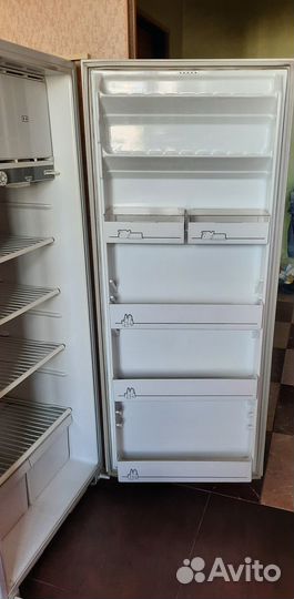 Холодильник Бирюса