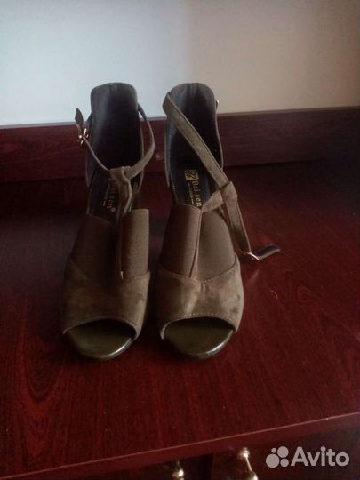 Босоножки женские