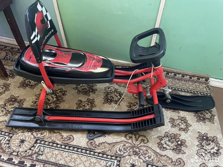 Детский снегокат со спинкой