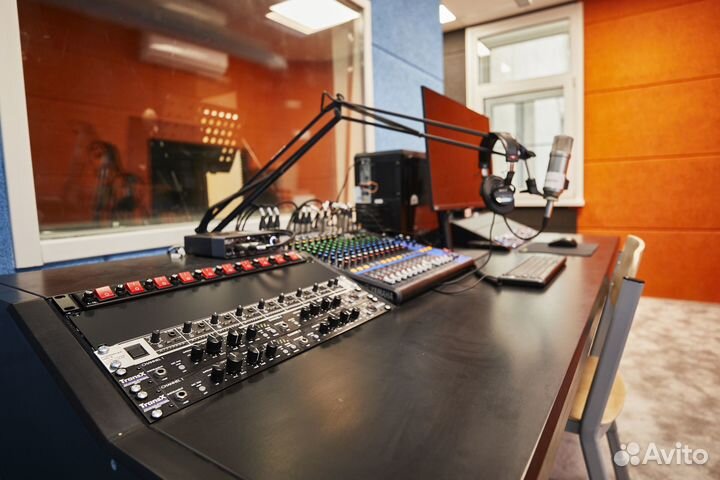 Почасовая аренда студии звукозаписи; запись голоса