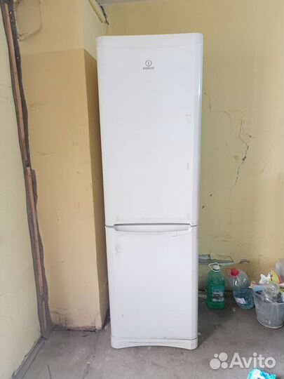 Холодильник бу indesit