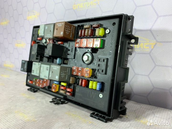 Блок предохранителей передний Opel Astra J A14NET