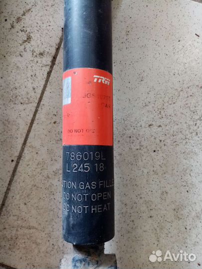 Амортизаторы передние Mercedes w211