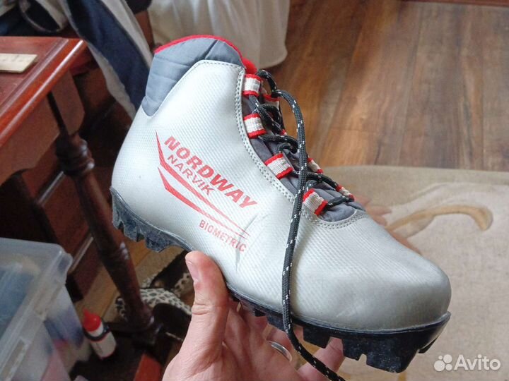 Лыжные ботинки