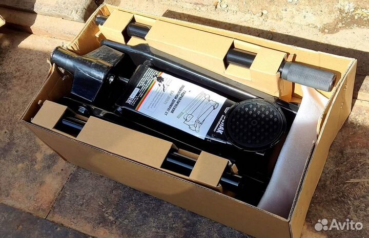 Домкрат подкатной профессиональный 3т