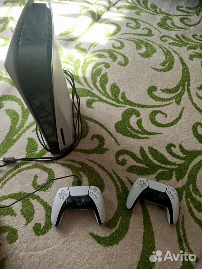 Продам ps5 80000 плюс 2 диска