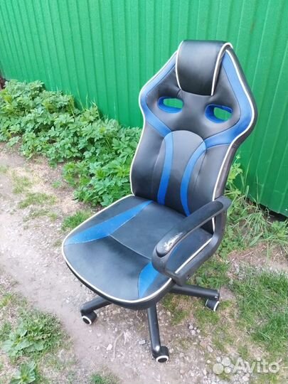 Компьютерное кресло (игровое) нет подлокотника