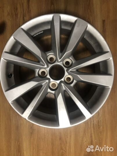 Литой диск R16 от Тойоты Кемри 70